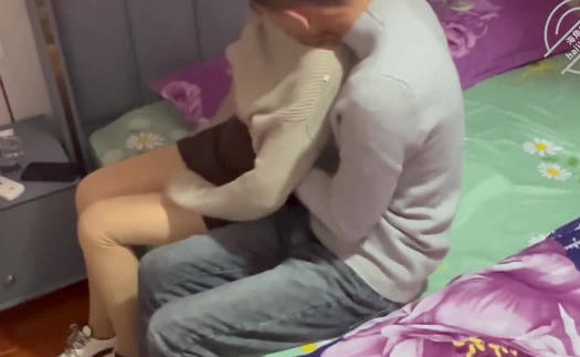 海角社区.看着老婆在我们婚房床上被前男友操 海角社区.看着老婆在我们婚房床上被前男友操