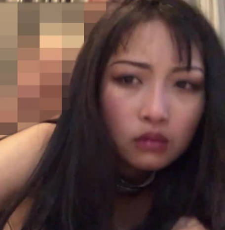 02年小嫩妹各种角度拍摄完美露脸把妹子操哭了・小葵花