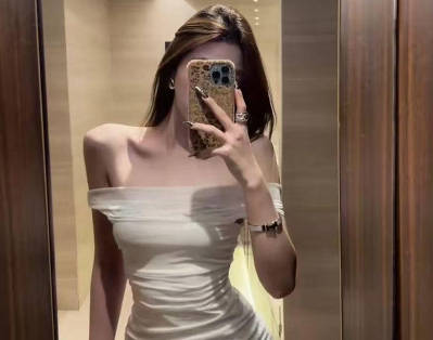 海角社区・让表姐穿上网购的马油丝袜给我操