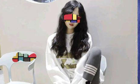 海角社区.为了不让小奶牛女儿夜里出去我开苞了十八年前亲自创造出来的女儿