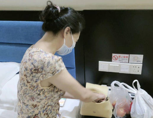 海角社区・美妇干妈被我操得叫小畜生