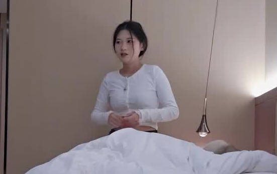 杏吧原创・今天约了一个20岁小妹妹身材苗条胸部很大・小马