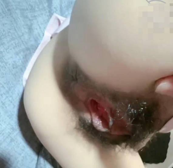 海角社区・尤物姐姐变身护士服・换了各种姿势后・终于在厨房把姐姐内射了