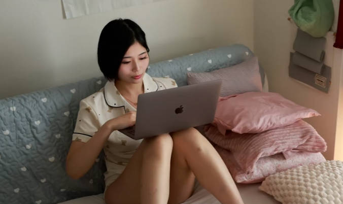 AKDLD-360 知的なOL営业さん 真面目な学生时代からの反动でキスだけで相手を好きになってしまいチンポ狂い