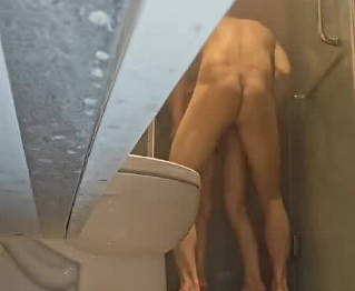 海角社区・老爸出去了・趁妈妈洗澡溜进浴室把她操爽了还有点小配合