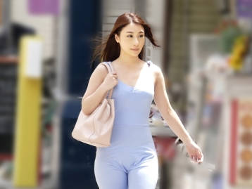 SIMD-010 裸よりもエロい…スレンダーなのに肉感くっきり浮かび上がるボディライン。ぴったりまとわりついたマキシワンピ姿で無防備に街中をうろつく美女を引きずり込み