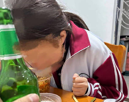 海角社区・小可爱喷了好多・拿下萝莉的第二次