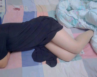 海角社区・我姨为我穿上了丝袜・骚穴紧紧包裹我的龟头・白浆比之前更多了