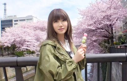 GANA-2071 マジ软派、初撮。 1325 桜祭りで见つけた散歩好き女子大生。大人しく押しに弱いのかインタビュー交渉もおっぱいを见せてもらうことも二つ