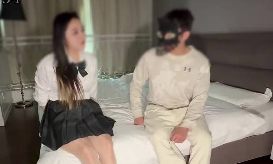 老婆拍摄伪AV・却在镜头后真枪实弹・丝袜小淫妻