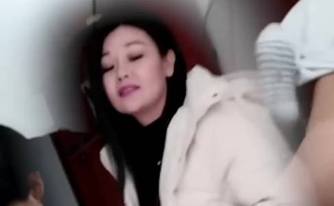 郊区的徐娘半老风韵美熟女・goporno