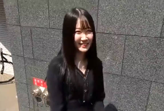 FC2PPV-4885871初拍白肤纤细十八岁嫩模狂喷高潮