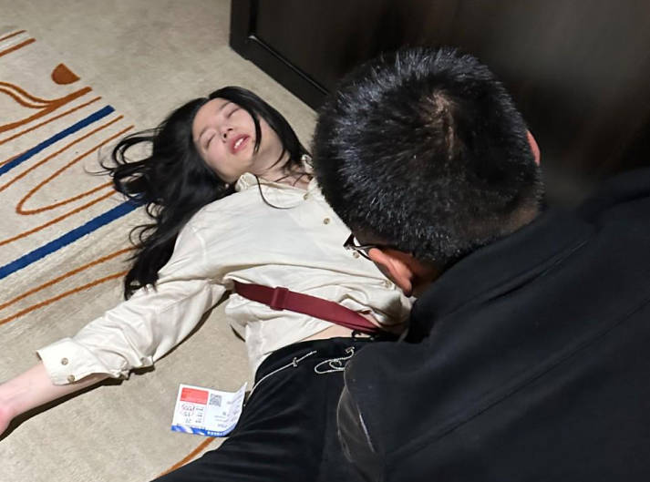 喵咪老师被单男反复爆操无套内射骚逼开合精液流出