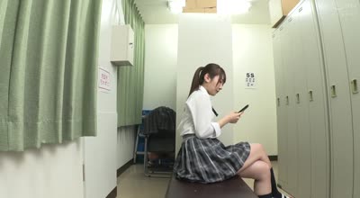 HUNTC-401 学校のロッカー裏の隙间がボクらのヤリスポ！隠れてこっそりエッチしてたらバレてしまい覗いていた欲求不満女子たちとヤリまくり数珠繋ぎFUCK！2