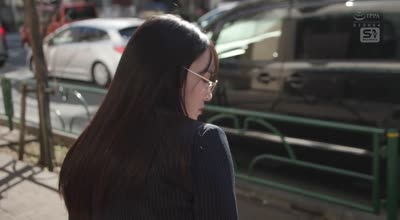 SONE-753文静女同事出差过夜变成蕩妇把我榨乾-乃坂ひより