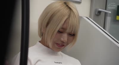 DANDY-956 最終電車でド痴女とまさかの2人きり！座席で指オナする変態女の大量イキ潮がぶっかかり勃起したらヤられた