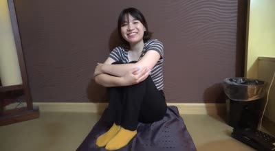FC2PPV-3288174一个有着青春容颜的女孩