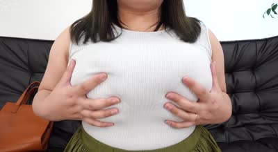 USAG-067 超爆乳・超爆尻の肉厚ポッチャリ不伦妻 SNSで出会った若妻は初めてのハメ撮りで何度もイキまくる欲求不満の超変态女でした。结爱（26）