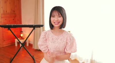 MIFD-544 新人 子供にもパパさんにも大人気！可愛い笑顔の超ビンカン保育士さん抑えきれない好奇心がはじけてド下品なオホ声でイキまくりAVDebut！！ 白穂乃愛