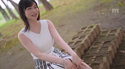 MIKR-001 新人 きれいなお姉さんは好きですか? 専属 白岩冬萌AV Debut!