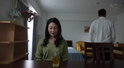 ROE-273 人妻を拘束椅子に放置して2時間…唾液だらだらのイグイグ変態女に育った話。 一色桃子