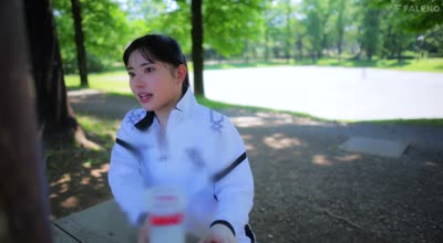 FNS-138 新人 无邪気さの裏に隠されたマッチョな性欲 现役アスリート 神喜ミア AV DEBUT