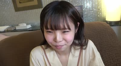 FC2PPV-1799155漂亮娇小的三年级女生