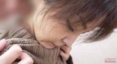 FC2PPV-4816595我们闯入了一位正在打扫浴室的已婚妇女的家中