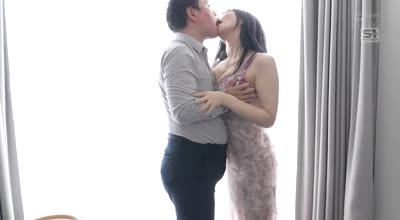 SNOS-015被汗水潮水和飞沫浸湿的20岁肉感美体与中年男人通过深厚浓密的慢速SEX连接起来-渡部穗乃