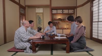 MIDV-702 妊活温泉中出し乱交NTR 子供ができず悩んでいた妻が嫌がっていた町内会の旅行についてきた その夜 子沢山で有名な性豪オヤジたちと一緒に男風呂へ入っていくなんて 宍戸里帆