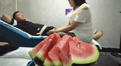 个体户小老板按摩店被技师引诱操逼・燕姐