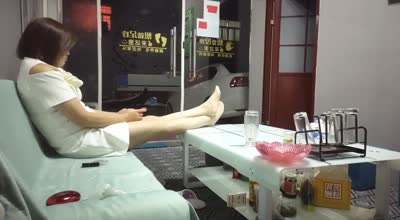 等客人无聊骚舞・精壮男被勾引过来按摩・燕姐