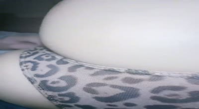 醉酒的小姨子被偷奸・长裙蜜臀美穴后入抽插湿漉漉的小穴又爽又晕・内射精液后逃跑