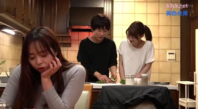 ERKR-1034 巨乳姉が寝ている横で、彼氏を寝取る貧乳妹