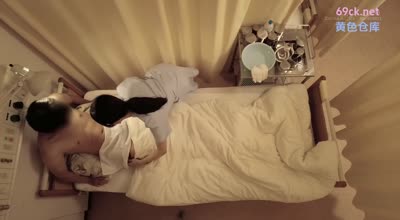 SDAM-8401 【骨折入院の患者の清拭中布団の中に引き込まれた中堅ナース】シーツの中の密着ねっとり奥突きピストンでドクドク中出し精子が結合部からあふれ出す