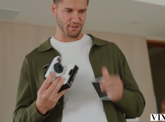 VIXEN2026-02-27紧绷而娇小的黛米对巨根欲罢不能