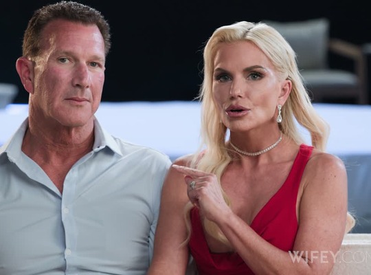 WIFEY2025-10-19塔蒂安娜与伊恩金发熟女被黑人大屌填满