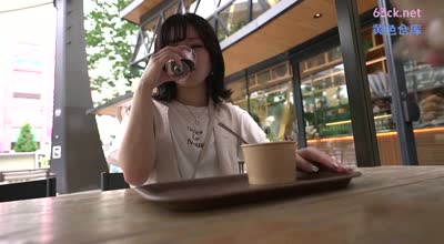 EROFV-225 素人JD【限定】ゆずはちゃん20歳 ネットを中心にグラビアアイドル活動をしているJDちゃんと奇跡のマッチング！いつもは見られない布の向こう側に大興奮して勢い