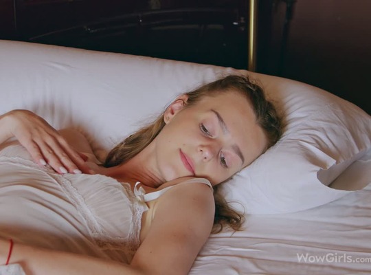 WOWGIRLS2022-09-28热辣湿身