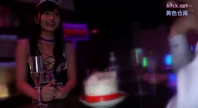 SUKE-090 【スベ尻＋極上くびれ】MOAちゃん★スレンダー美少女店員が働くコンカフェで待ち合わせ！チ●コしゃぶりたがりな彼女が肉棒欲を剥き出しにしてご奉仕プレイ＆底