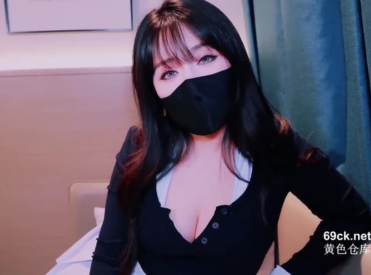 香蕉秀xjx642黑丝美腿巨乳玩弄我的鸡巴性感红唇品尝我的精液