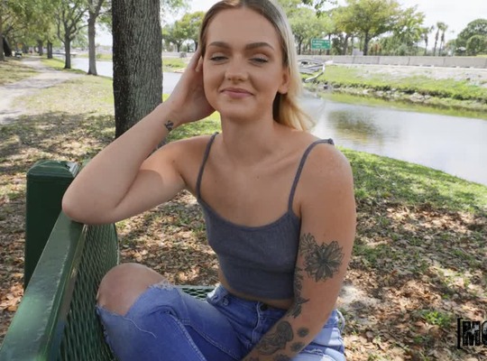 MOFOS2023-08-12乔伊没有做她的作业