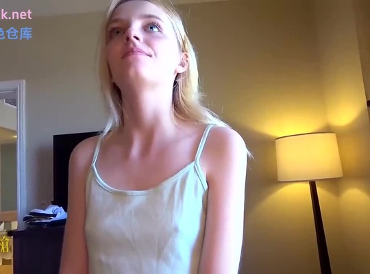 FC2PPV-1048473与金色萝莉共浴后射精