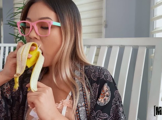 MOFOS2020-11-01猫女诱惑