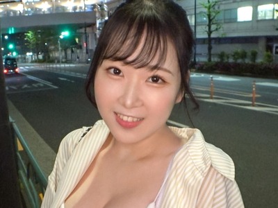 骑兵破解GANA-2906 マジ软派、初撮。 1950 夜道を一人で歩くやたら薄着の女の子をナンパ！警戒心ゼロで楽々ホテインww脱がしてびっくり！ド级の天然爆乳が登