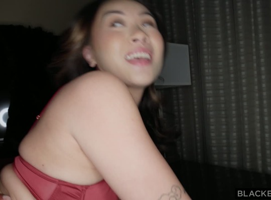 BLACKEDRAW2026-03-08饥渴的已婚女人遇到一个黑人大哥的惊喜