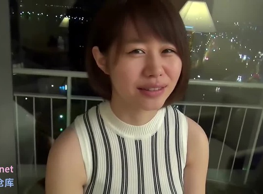 FC2PPV-942220雪白E罩杯美大奶偶像级可爱少女18岁这是最后吗激情现场插入大量现场射精窗边站立后入式阴道与肛门被浓稠精液浸透摇晃着美丽的大奶