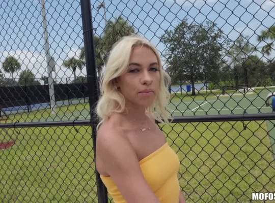 MOFOS2018-10-16克洛伊是个完美的模特儿