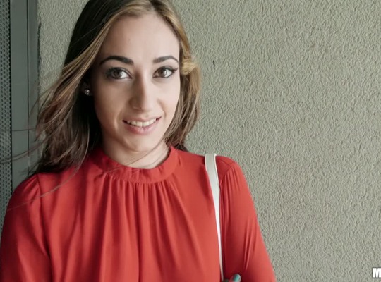 MOFOS2018-09-10她需要金钱而且喜欢男人