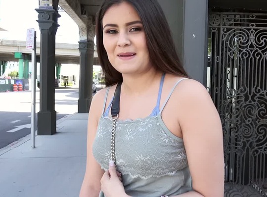 MOFOS2018-03-31亚美尼亚女孩眼睛里进了精液